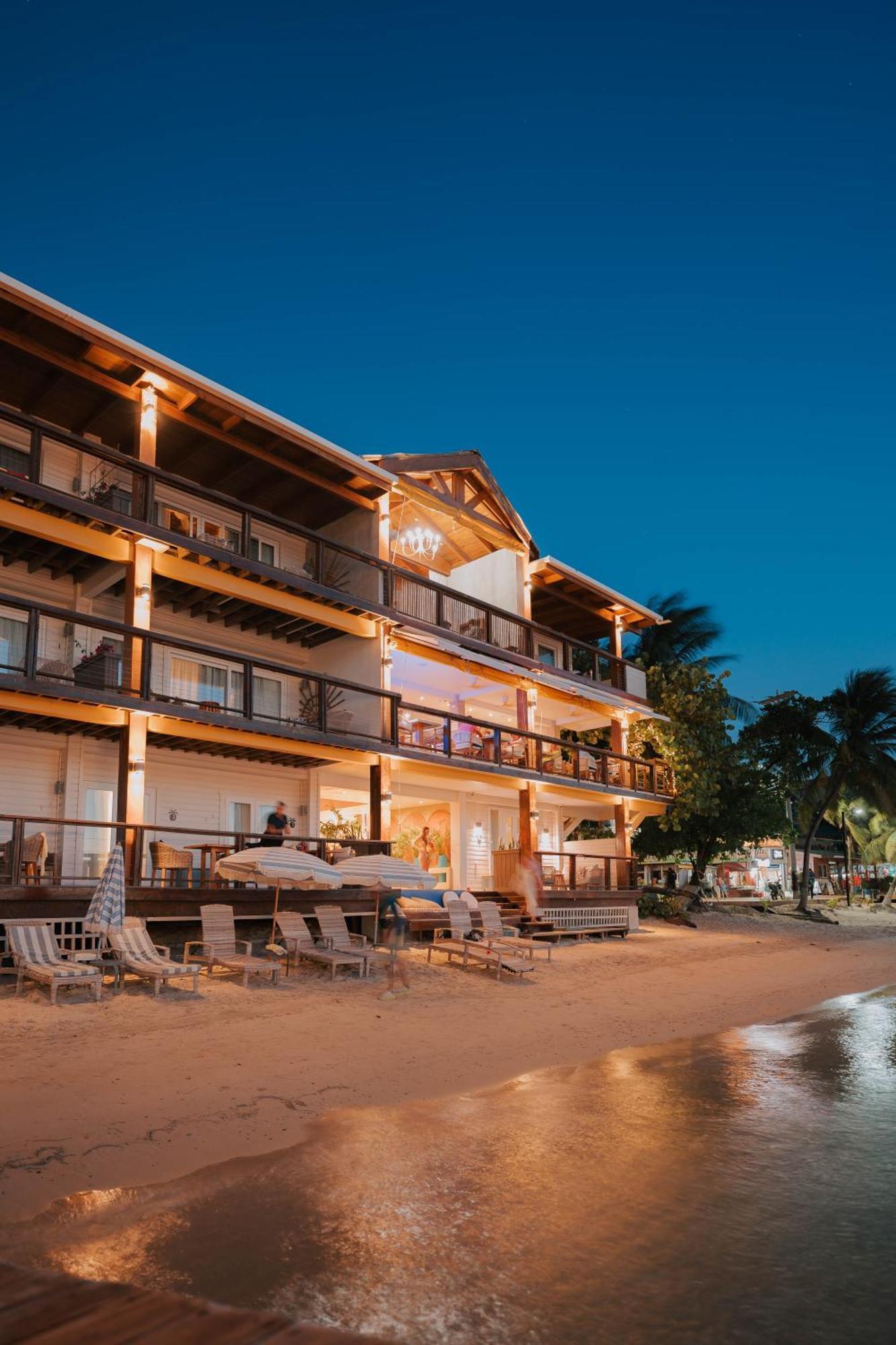 The Beach House Boutique Hotel 웨스트 엔드 외부 사진